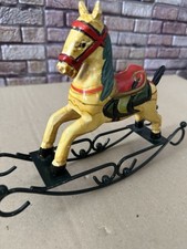 Petit cheval à bascule