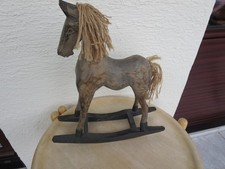 altes kleines Schaukelpferd