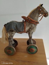 Altes Holzpferd auf Rollen  L=
